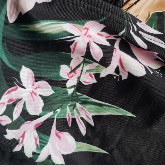 Floral Halter Tankini Top Swimsuit - Picture 4 of 7